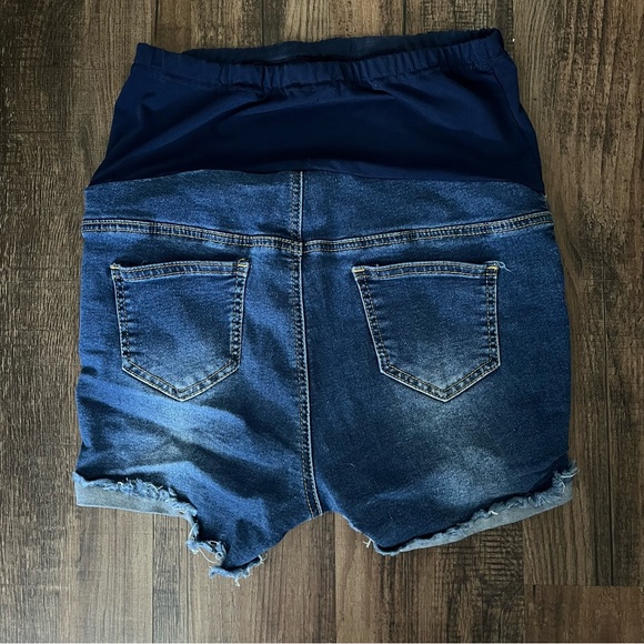 Maternity shorts - Picture 2 of 2